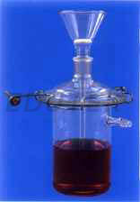 FILTERING APPARATUS WITT'S COMPLETE WITH FLANGED JAR, FLANGED LID, FUNNEL AND 250 ML 

BEAKER.